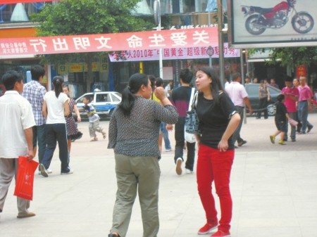 保姆豪車代步，富豪落魄無助，身價千萬的女強人和保姆的反轉人生