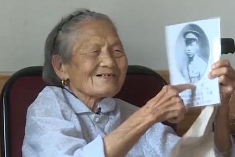 2015年，湖南109歲抗戰女兵提出一個心願，政府得知後：立即安排