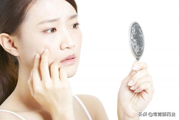 所謂的逆光疹是什麼?易混淆閉合性粉刺、皮脂腺增生,勿對號入座 所謂的逆光疹是什麼?易混淆閉合性粉刺、皮脂腺增生,勿對號入座