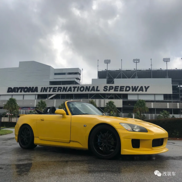 珍獸般的黑武士寶馬1M,開慣了500馬力本田S2000也不一定能駕馭 珍獸般的黑武士寶馬1M,開慣了500馬力本田S2000也不一定能駕馭