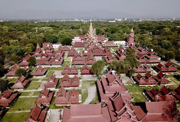 2005年緬甸為何在事先毫無徵兆的情況下突然遷都