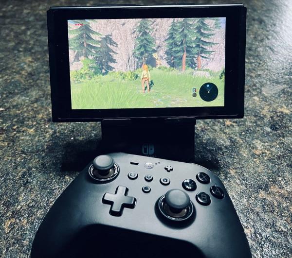 穀粒金剛2 Pro遊戲手柄，帶你感受搖桿玩遊戲的樂趣