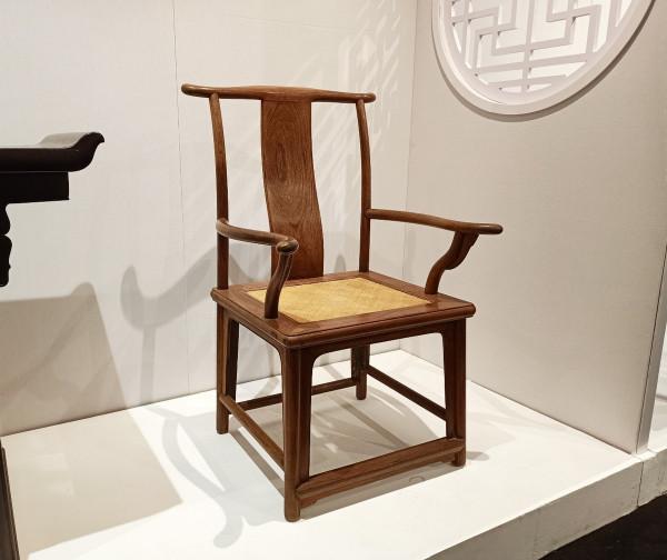 券口素直無聯幫棍,黃花梨四出頭椅早可到明 券口素直無聯幫棍,黃花梨四出頭椅早可到明