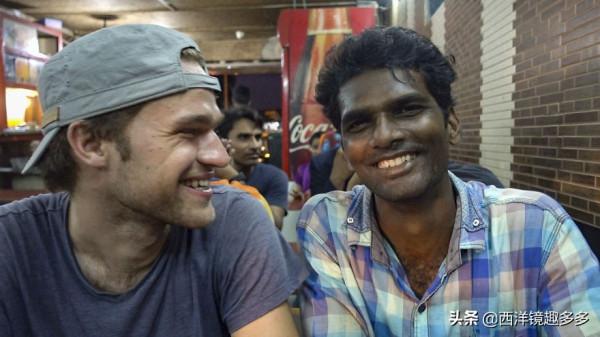 深入孟買平民窟，同吃同住，外國小哥用鏡頭記錄真實的達哈維
