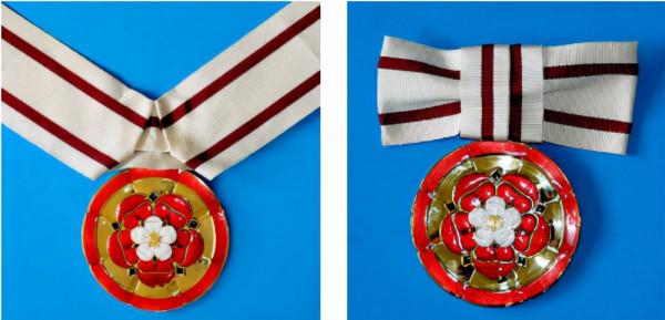 英國陸軍禮服的徽章五花八門,你學會識別郡尉的標誌了嗎? 英國陸軍禮服的徽章五花八門,你學會識別郡尉的標誌了嗎?