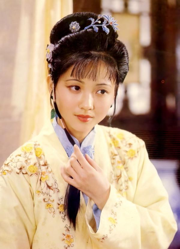 著名演員陶慧敏參與央視節目錄制，55歲秀外慧中氣質依舊不減當年