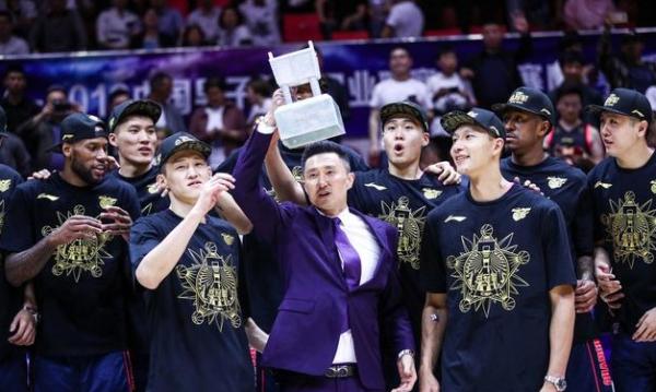 林書豪與首鋼愛情長跑到終點，彼此各退一步，近期將官宣簽約