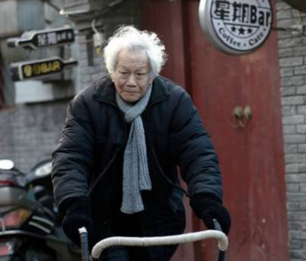 12位年近100歲還健在的老戲骨，秦怡令人敬佩，田華一生太可憐