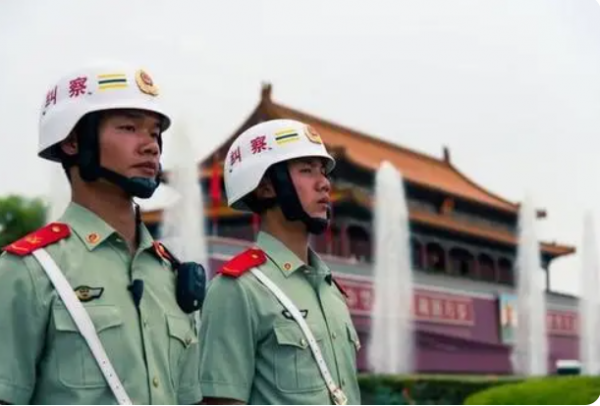 看到戰友領優待證，有的人心慌、後悔，為啥？因為他犯了錯被除名