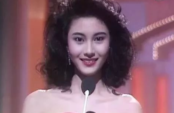 宮鬥20年，誰打碎了李嘉欣的豪門夢？