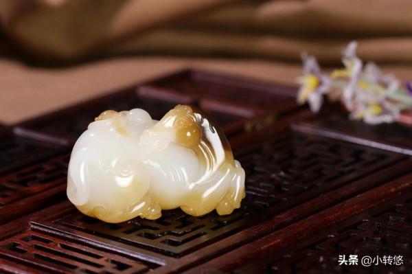 巨龍騰空而起,暢遊戲珠,飛龍形態各異,霸氣十足 巨龍騰空而起,暢遊戲珠,飛龍形態各異,霸氣十足