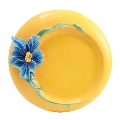 瓷器花樣新玩法,美得讓人目不轉睛。(法藍瓷) 瓷器花樣新玩法,美得讓人目不轉睛。(法藍瓷)