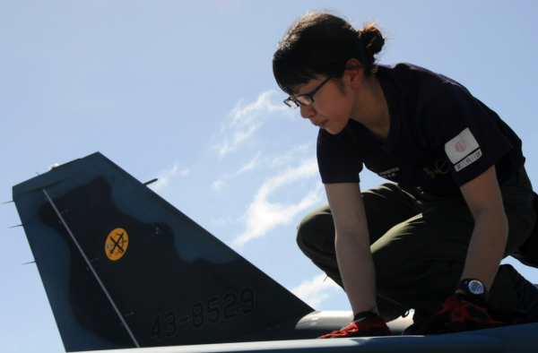 日本少佐在食堂多拿麵包和納豆，被停職10天，自助餐不管飽？