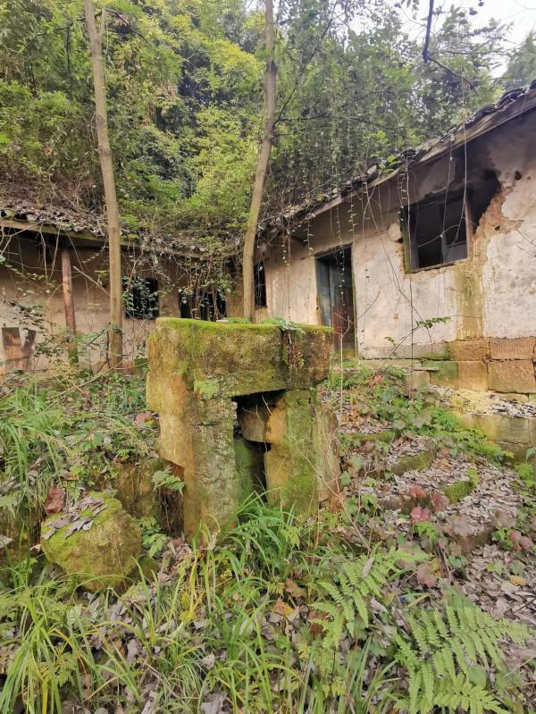 深山深處一座廟