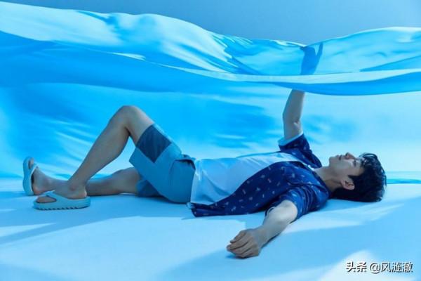 孔劉最新大片曝光，不刻意的性感最高階，再帥20年都不成問題