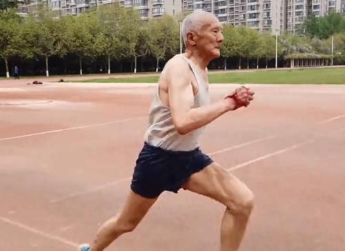 為什麼過了70歲以後，體質就會下降？醫生髮現了一個關鍵因素