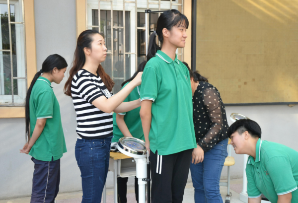 初中生標準身高表出爐,男女生各有不同,看看你家娃達標了嗎? 初中生標準身高表出爐,男女生各有不同,看看你家娃達標了嗎?