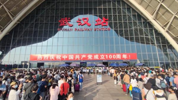 這個國慶誰最火？北京、上海、成都上榜！這個地方“最美人牆”也上線了