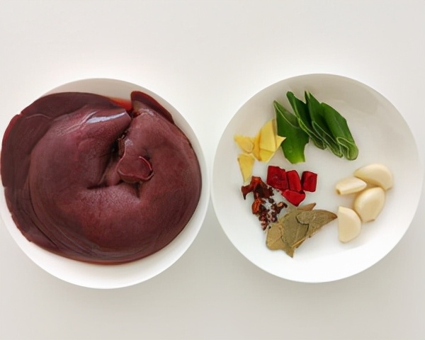 冬季女性多吃：豬肝，牛肉，紅豆，南瓜，花生補氣補血養生美容