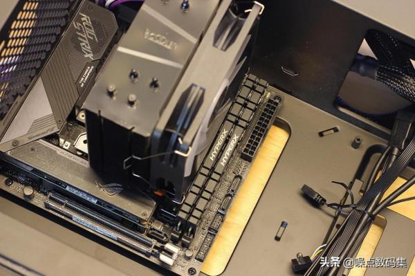 支援12代酷睿的百元級風冷——超頻三東海R4000散熱器評測