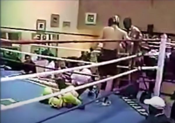 梅威瑟拳擊的黑暗時刻！捱到一頓暴揍，險些被陪練4回合KO