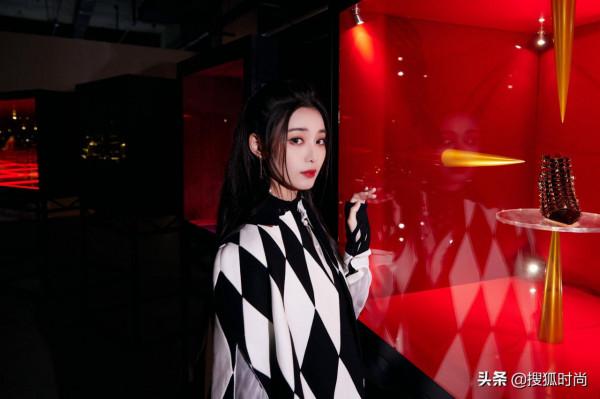 39歲的孫儷一身嫩綠色禮服依舊明豔似動人,一秒夢迴《甄嬛傳》 39歲的孫儷一身嫩綠色禮服依舊明豔似動人,一秒夢迴《甄嬛傳》