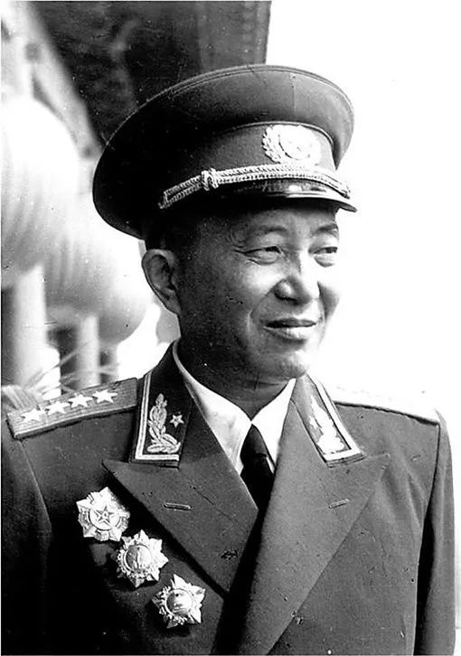 許世友直呼打不過的開國中將,1957年神秘失蹤,他去哪兒了? 許世友直呼打不過的開國中將,1957年神秘失蹤,他去哪兒了?