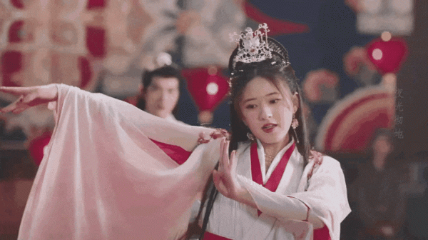 李易峰水桶腰醒目、許凱腫成胖頭魚，顏值再高，發福了也別演古偶