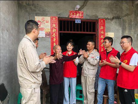 四川老兵登記，94歲老農被質疑貪財冒充，他掏出三枚特等功勳章