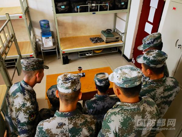 軍娃妙佳和她的“兵爸爸”們