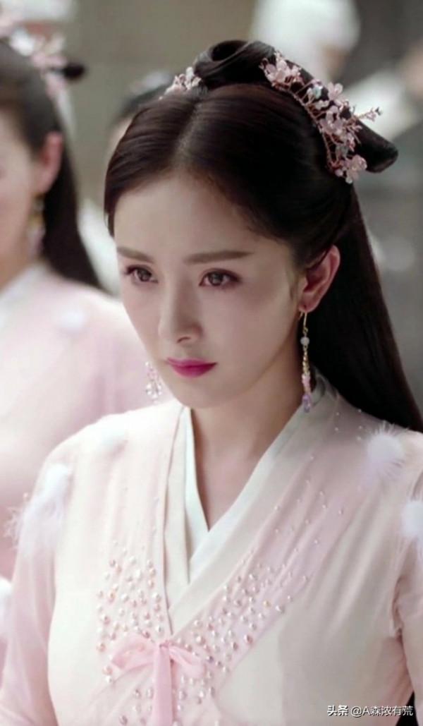 楊冪和陳小紜，總覺得陳小紜比較驚豔