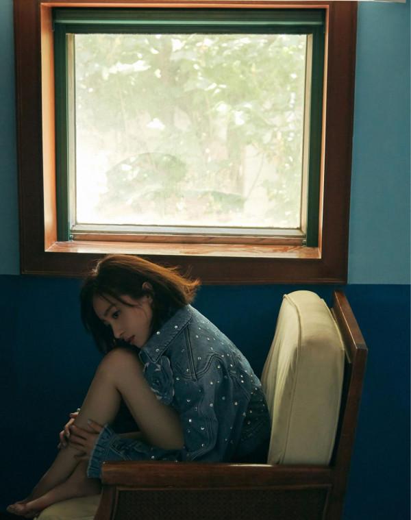 胡冰卿對自己挺狠，為秀腿穿12釐米“鐵釘鞋”，腳背成180度