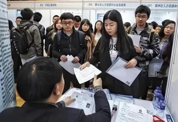 大批留學生回國後坐冷板凳,學歷如同虛設,洋學歷怎麼了? 大批留學生回國後坐冷板凳,學歷如同虛設,洋學歷怎麼了?