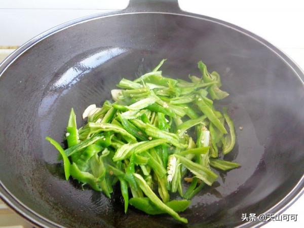 我家隔三差五吃的下飯菜，幾分鐘炒一盤，群友卻說：土豪沒法比