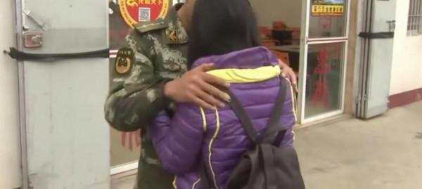 相戀8年的兵哥哥在吵架後不知所蹤，女孩千里追尋，到底為什麼？