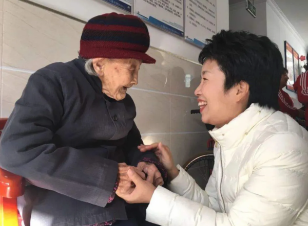 從央視主持人到特型演員，黃薇經歷了4次轉折