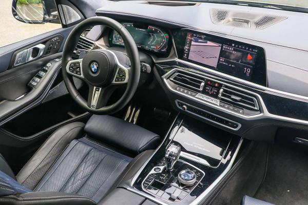 看，寶馬X7又一次重新整理了旗艦玩法