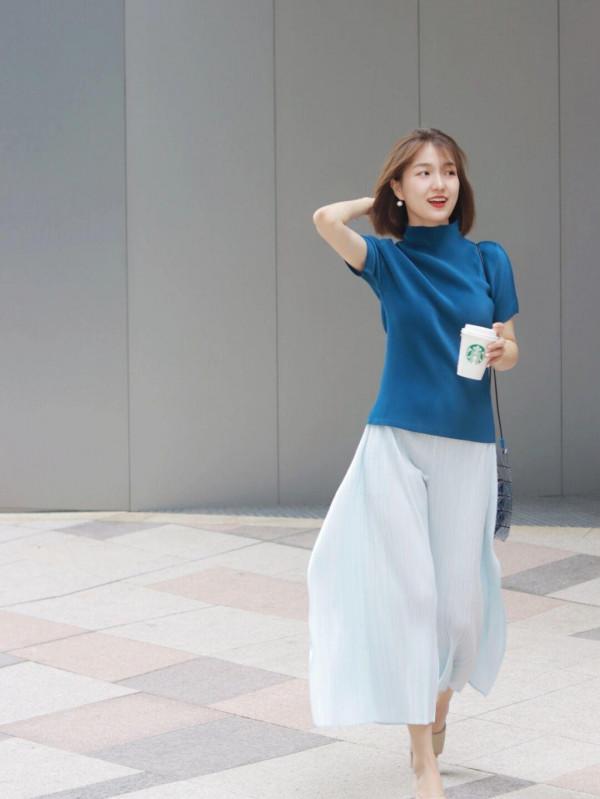 早秋穿搭值得,針織衫搭配半身裙或牛仔褲,輕鬆穿出名媛氣質 早秋穿搭值得,針織衫搭配半身裙或牛仔褲,輕鬆穿出名媛氣質