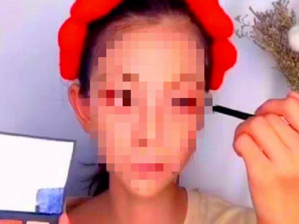 5歲女童教你化純欲蜜桃妝,美妝博主低齡化,別讓粉墨遮掩純真美 5歲女童教你化純欲蜜桃妝,美妝博主低齡化,別讓粉墨遮掩純真美