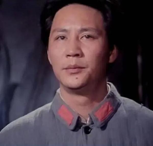 古月因與毛主席太像，被葉劍英紅筆圈定，李訥見到他止不住流淚