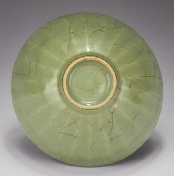 南宋到元龍泉窯青釉蓮瓣紋碗