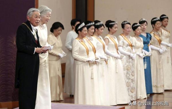 民眾支援愛子公主,保守派捧悠仁,保守派萬世一系的騷操作真好笑 民眾支援愛子公主,保守派捧悠仁,保守派萬世一系的騷操作真好笑