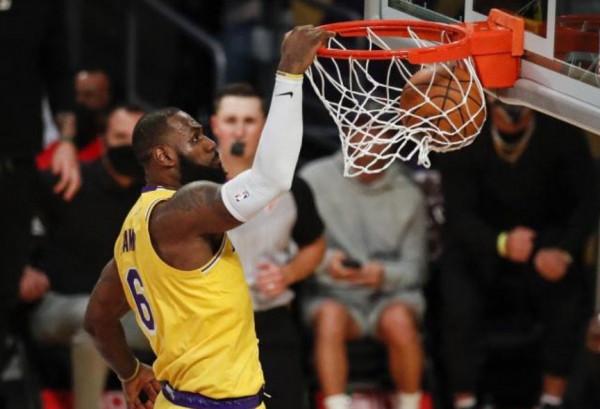 詹姆斯30+10湖人雙殺火箭喜提三連勝,詹姆斯迎來新里程碑 詹姆斯30+10湖人雙殺火箭喜提三連勝,詹姆斯迎來新里程碑