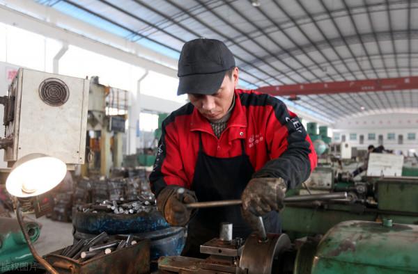 白話聊諾獎:2021年諾獎得主告訴你,最低工資法真的很有必要 白話聊諾獎:2021年諾獎得主告訴你,最低工資法真的很有必要