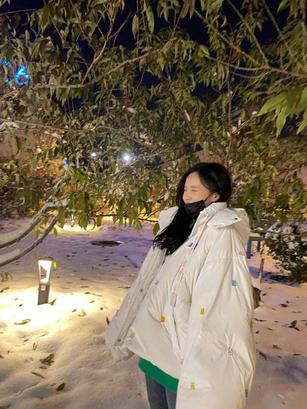 立冬遇初雪,女明星集體發玩雪照,李一桐略顯可愛,宋妍霏很炸街 立冬遇初雪,女明星集體發玩雪照,李一桐略顯可愛,宋妍霏很炸街