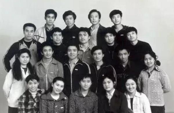 “趙政委”何政軍：娶初戀，妻子為他退出娛樂圈，結婚29年無緋聞