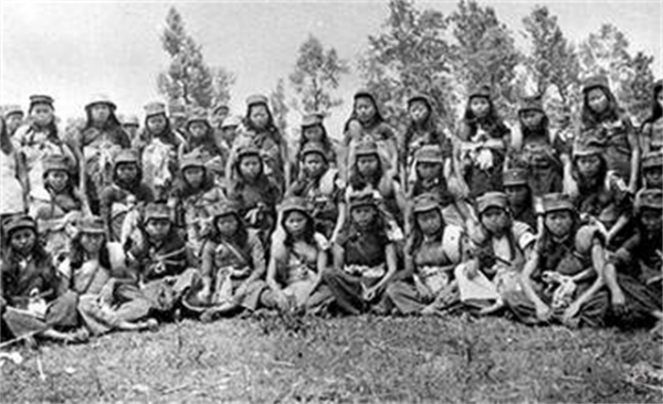 解放海南島，登陸名單上全是副職，韓先楚看後大怒，說：我上