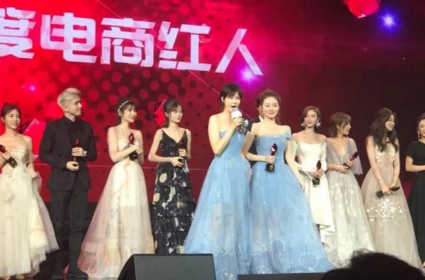 明星撞衫有多尷尬？要麼是神仙打架修羅場，要麼成買家秀和賣家秀