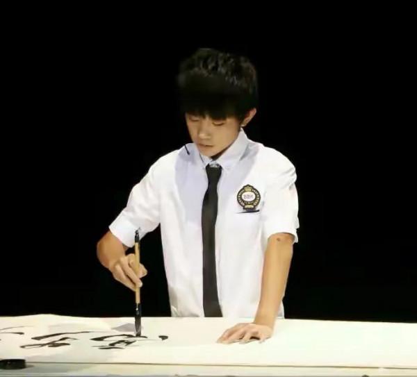 易烊千璽的“涅槃重生”:那些打不死的嘲笑和謾罵,都將讓他變強 易烊千璽的“涅槃重生”:那些打不死的嘲笑和謾罵,都將讓他變強