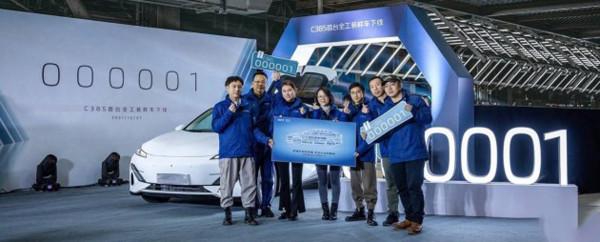 搭高頻脈衝等技術 長安C385首臺全工裝樣車下線